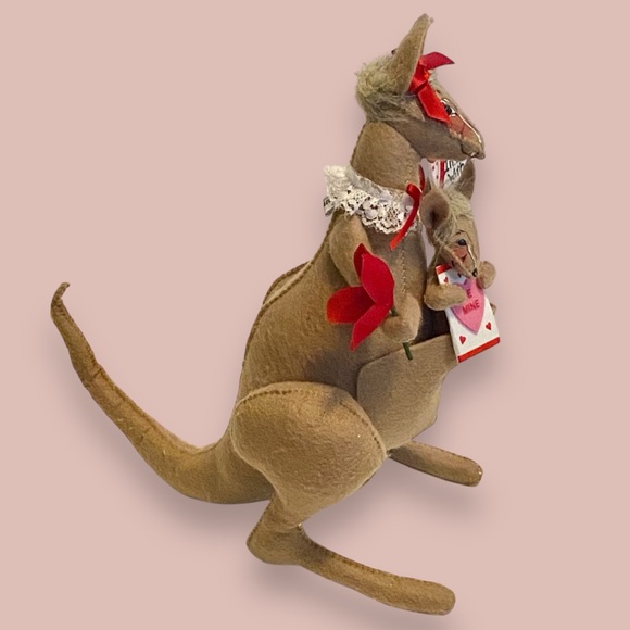 AnnaLee 2021 10” Valentine’s Day Exclusive Kangaroo & Joey  In Luv W/ Roo Plush - Picture 2 of 10